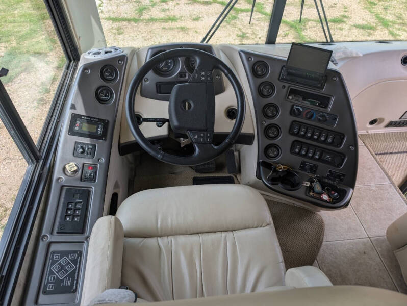 2005 Freightliner MH Chassis