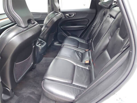 2023 Volvo XC60 B6 Ultimate Dark Theme