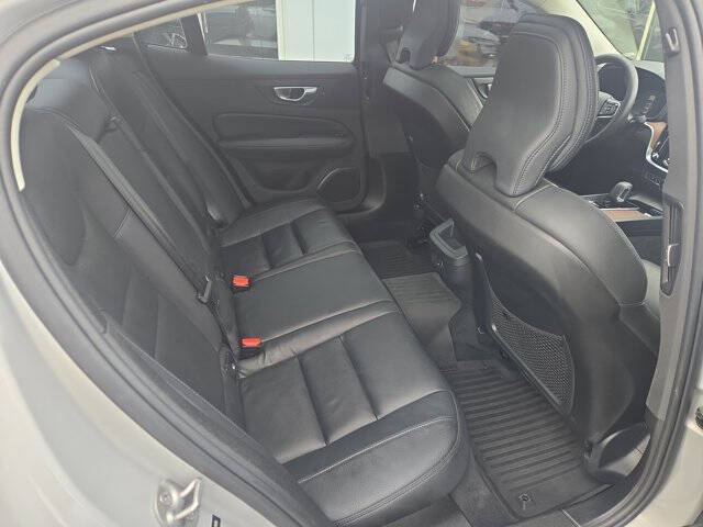 2024 Volvo S60 B5 Plus Dark Theme