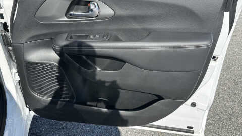 2026 Chrysler Voyager LX