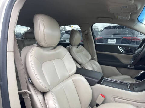 2017 Lincoln Continental Premiere