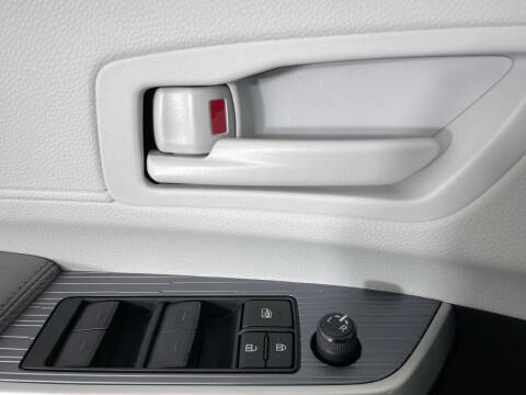 2025 Toyota Sienna LE 8-Passenger