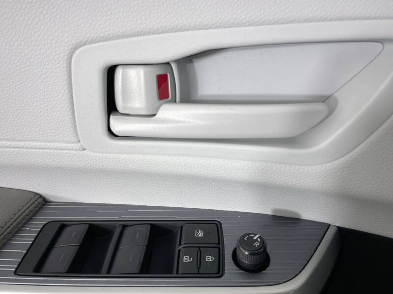 2025 Toyota Sienna LE 8-Passenger