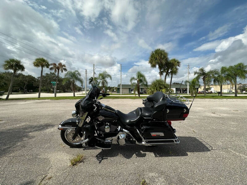 2005 Harley-Davidson ultra glide classic for sale at DESIGN MOTORWERKS in Port Saint Lucie FL