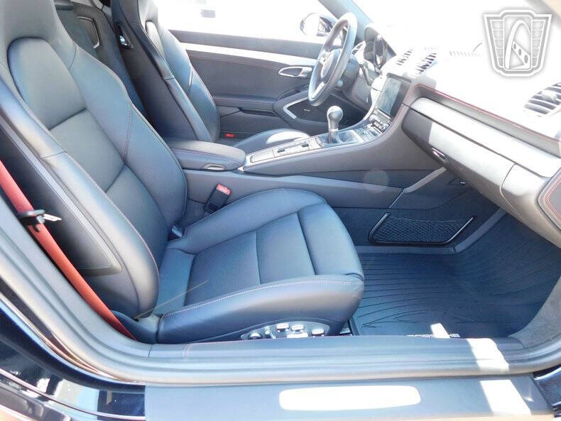 2021 Porsche 718 Boxster