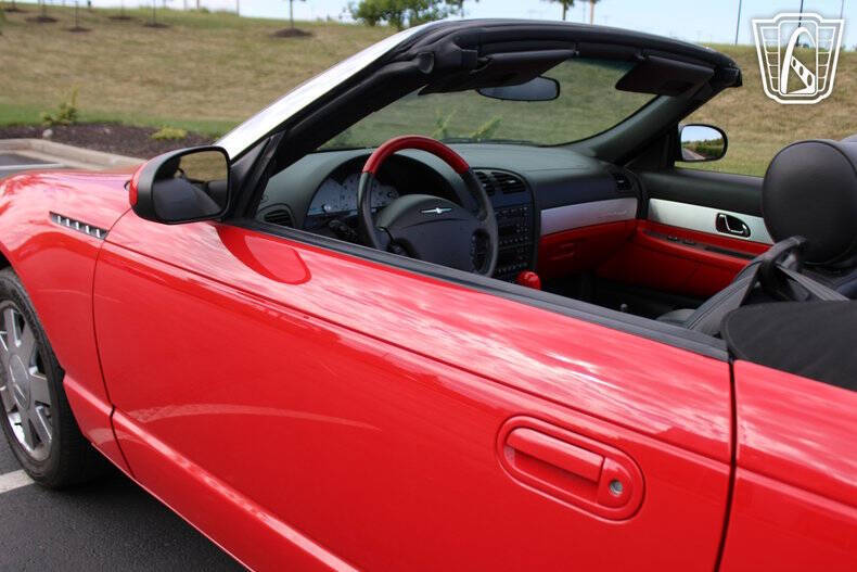 2002 Ford Thunderbird Deluxe