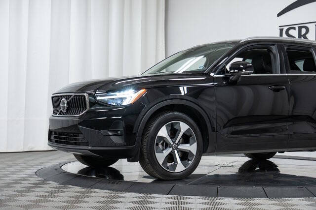 2023 Volvo XC40 B5 Plus Bright Theme