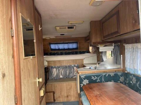 1991 Cascade 10 Ft Truck Camper