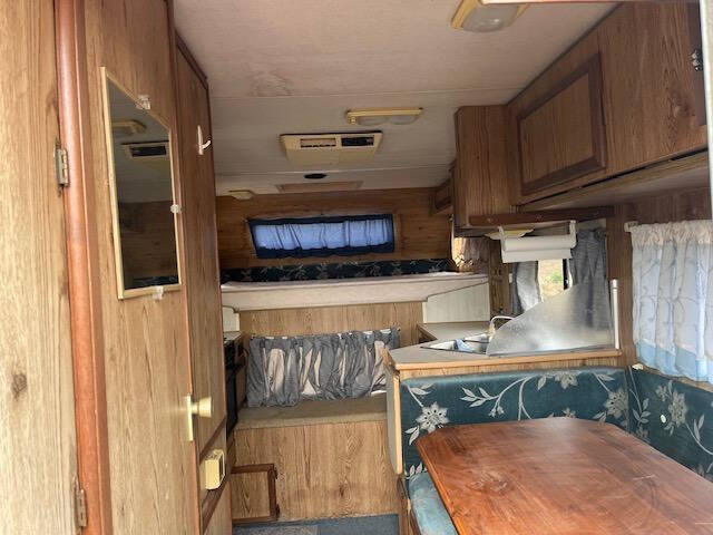 1991 Cascade 10 Ft Truck Camper