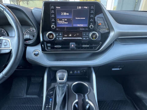 2022 Toyota Highlander LE