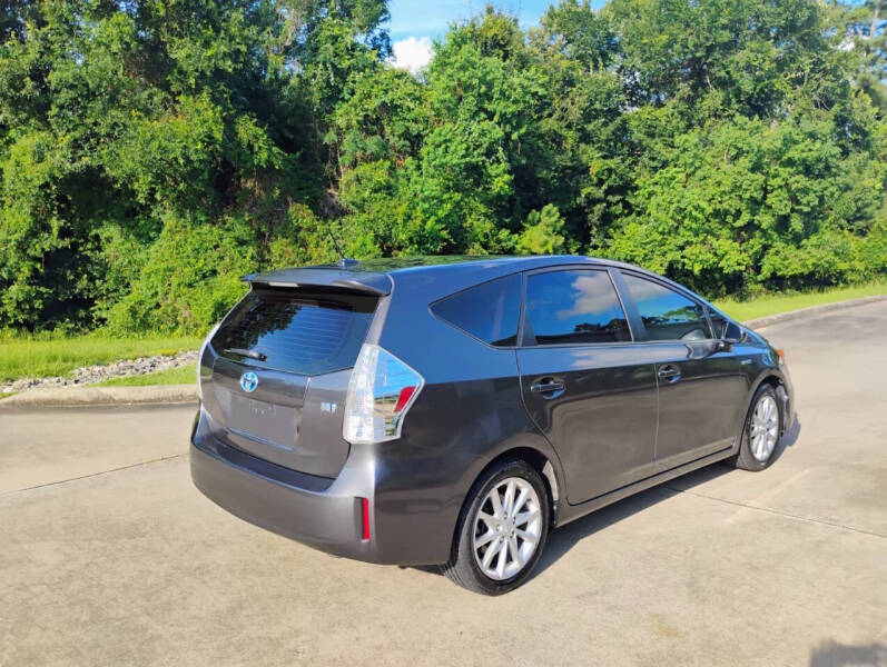 2014 Toyota Prius v Five