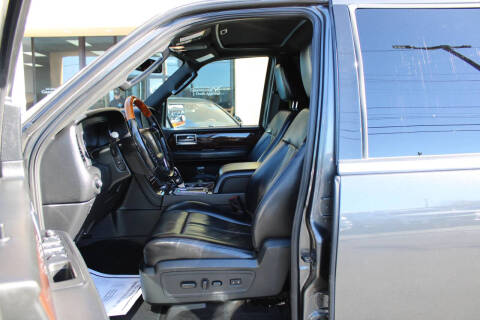 2017 Lincoln Navigator Select