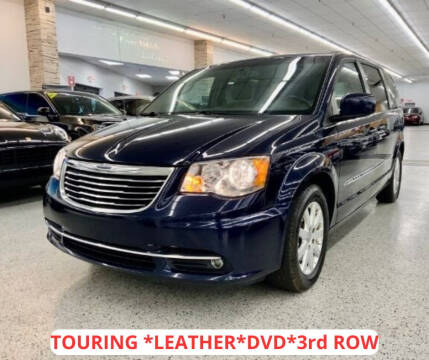 2016 Chrysler Town and Country for sale at Dixie Imports in Fairfield OH