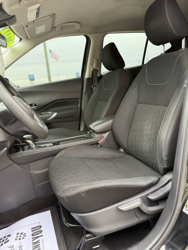 2022 Nissan Kicks SV