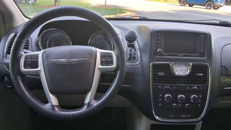 2015 Chrysler Town and Country LX