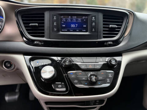 2017 Chrysler Pacifica Touring-L