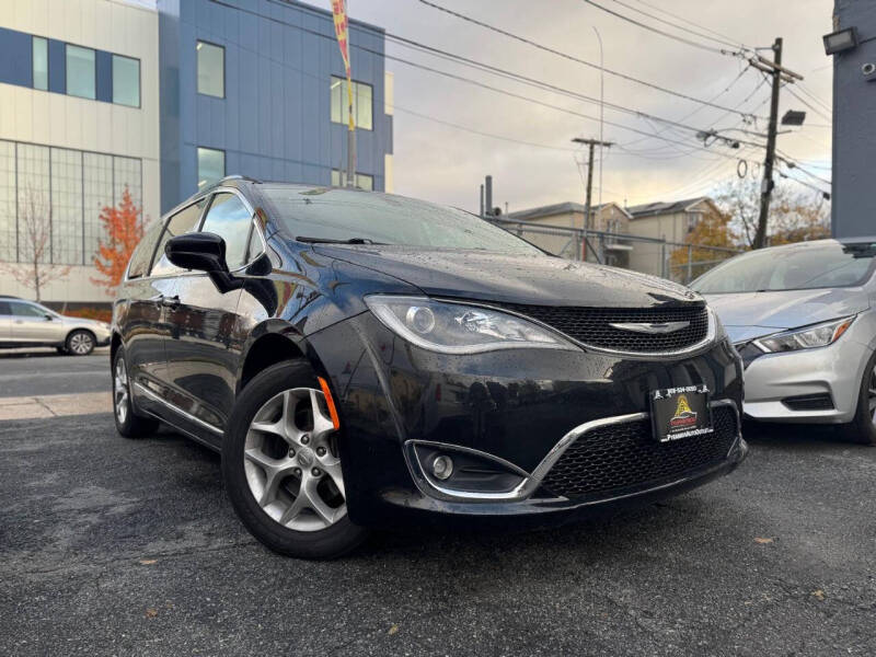2017 Chrysler Pacifica Touring-L Plus