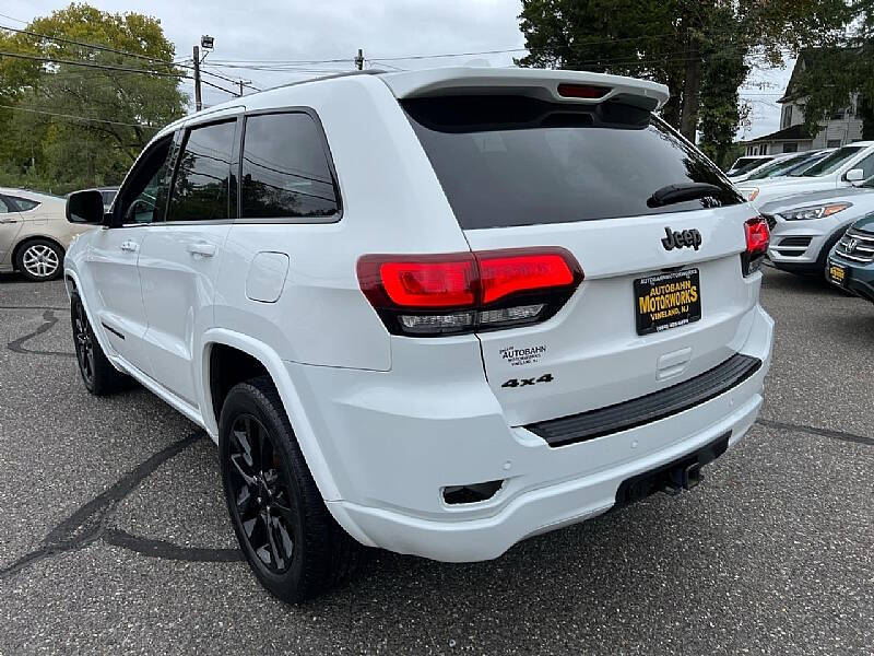 2017 Jeep Grand Cherokee Altitude photo 5