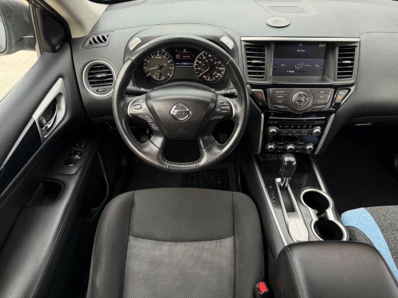 2020 Nissan Pathfinder SV