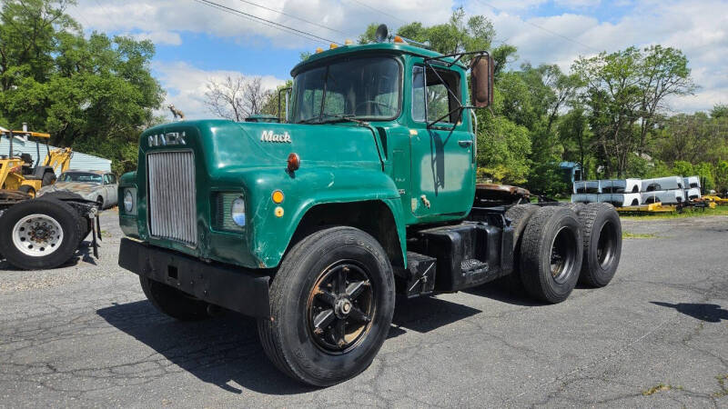 1974 Mack R685ST