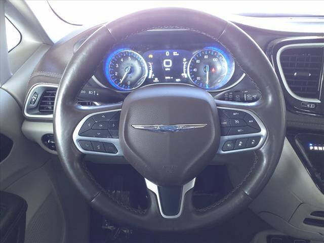 2021 CHRYSLER Pacifica Minivan - $22,397