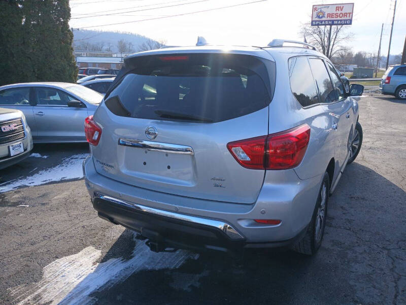 2019 Nissan Pathfinder SL