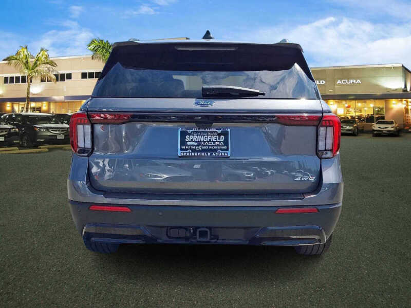 2025 Ford Explorer ST-Line