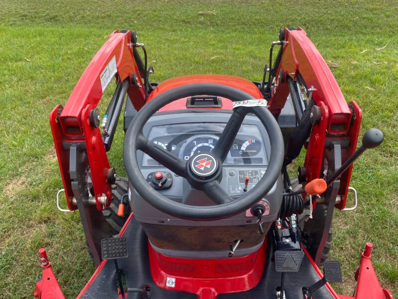 2018 Massey Ferguson GC1710