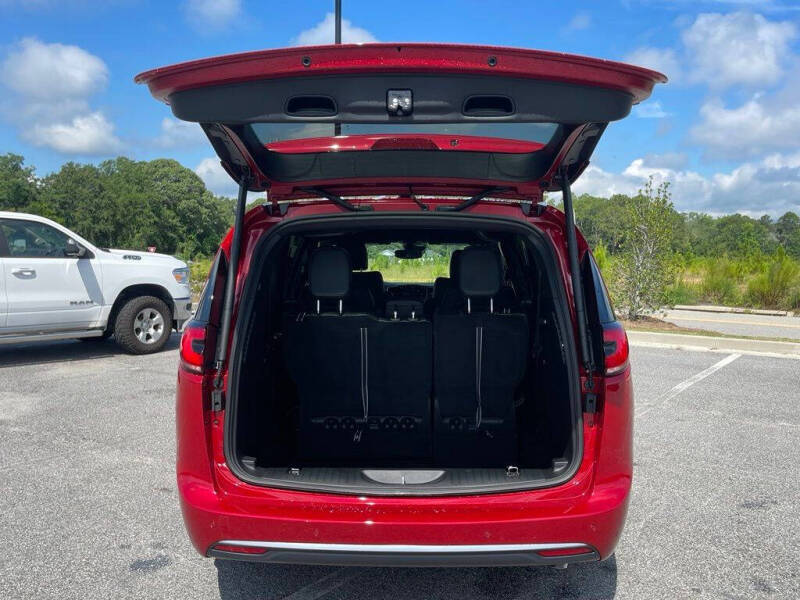 2027 Chrysler Pacifica Select