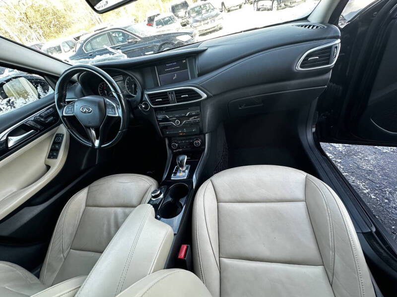 2017 Infiniti QX30 Premium