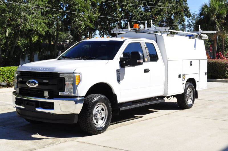 2017 Ford F-350 Super Duty Chassis Cab's photo