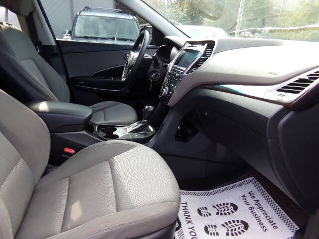 2017 Hyundai Santa Fe SE