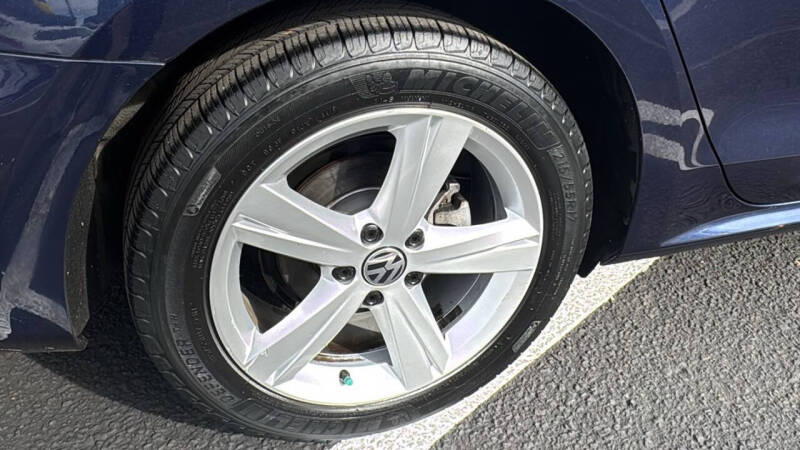 2015 Volkswagen Passat 1.8T Limited Edition