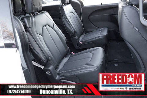 2025 Chrysler Voyager LX