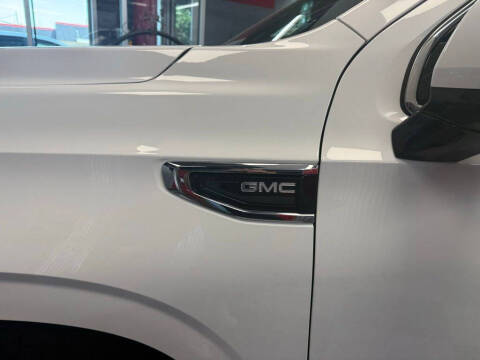 2024 GMC Yukon XL SLE