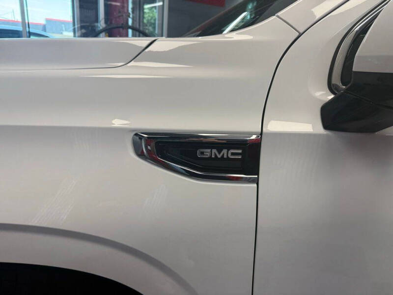 2024 GMC Yukon XL SLE