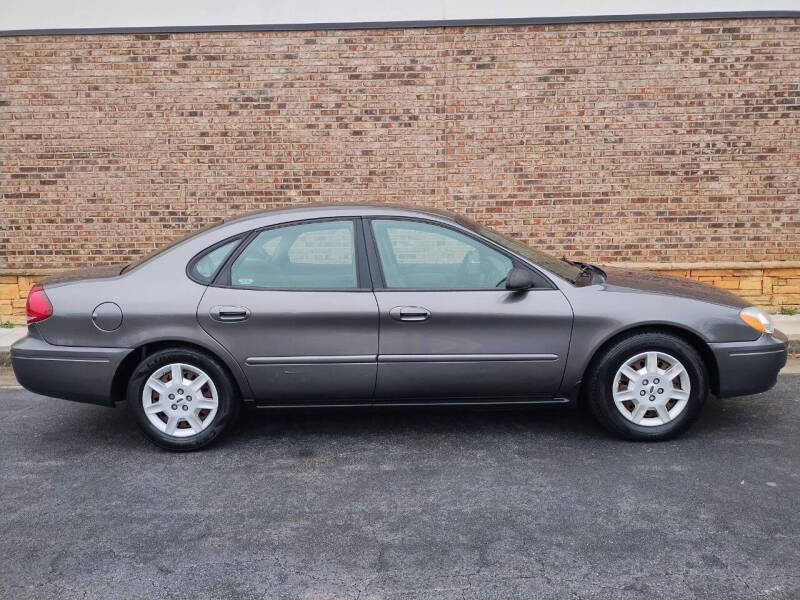 2005 Ford Taurus SE