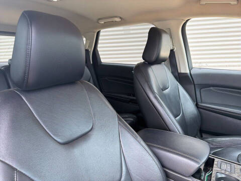 2020 Ford Edge Titanium