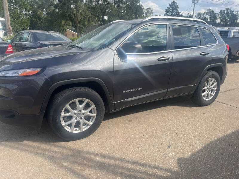 2017 Jeep Cherokee for sale at EL AMIGO AUTO SALES in Des Moines IA