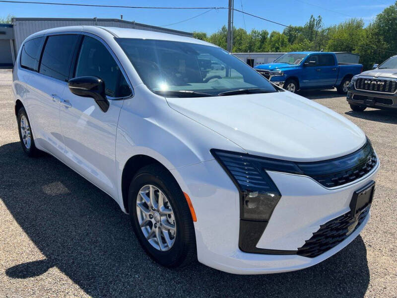 2027 Chrysler Pacifica Select
