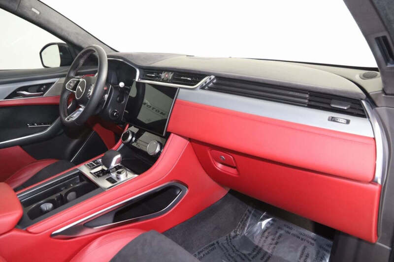 2024 Jaguar F-PACE SVR