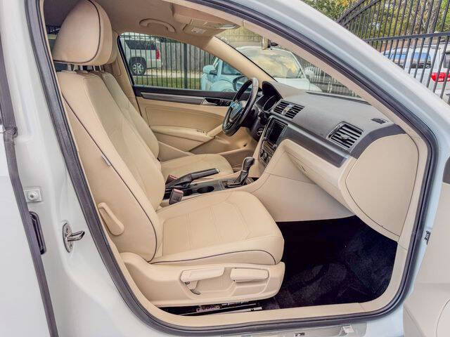 2017 Volkswagen Passat 1.8T R-Line