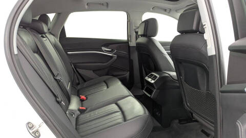 2021 Audi e-tron quattro Premium