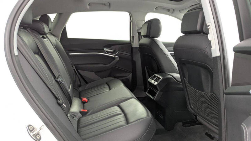 2021 Audi e-tron quattro Premium