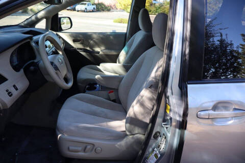 2011 Toyota Sienna LE 7-Passenger Auto Access Seat