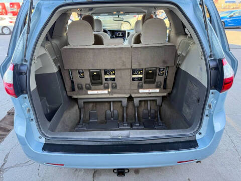 2017 Toyota Sienna LE 7-Passenger