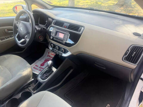 2016 Kia Rio 5-Door LX