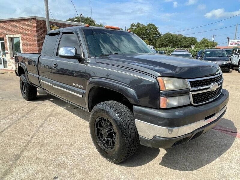 2005 Chevrolet Silverado 2500HD for sale at Tex-Mex Auto Sales LLC in Lewisville TX