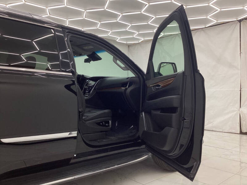 2017 Cadillac Escalade Luxury