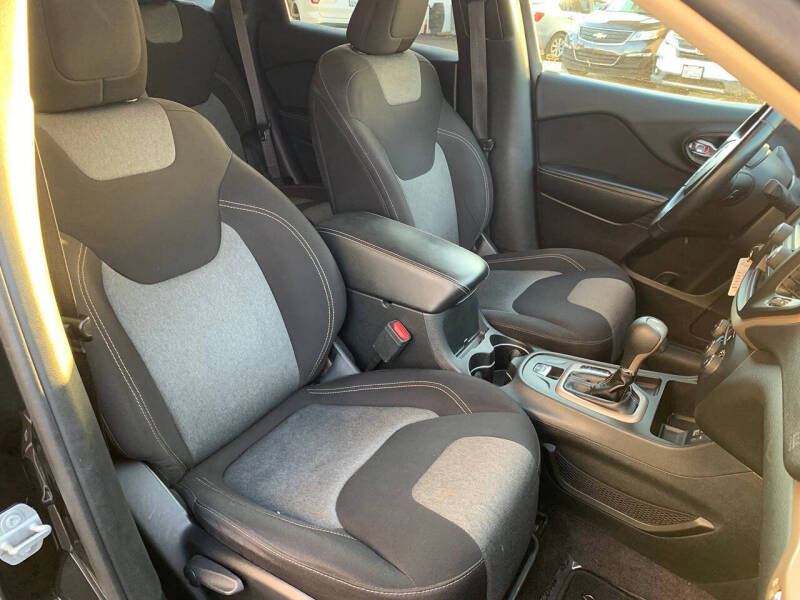 2016 Jeep Cherokee Sport